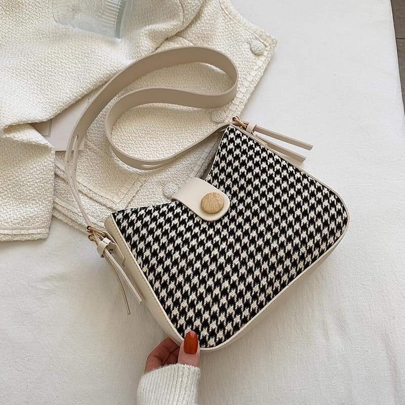 Túi xách đeo vai nữ mẫu họa tiết răng sói , lắp cúc bấm bản 22cm