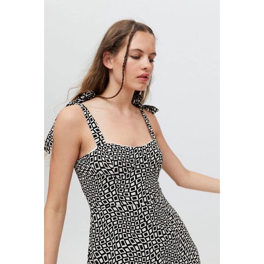 Đầm 2 dây urban outfit xuất xịn