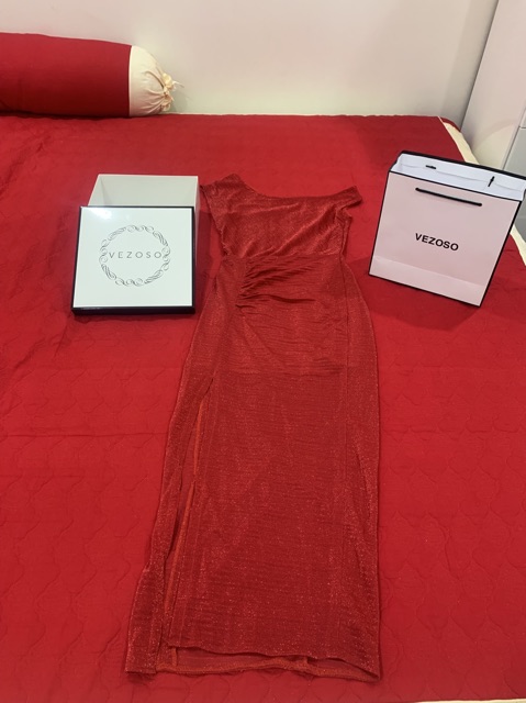 Đầm body thiết kế xẻ tà