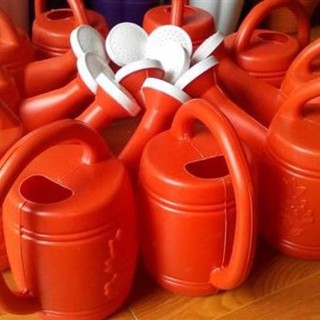 DOA TƯỚI CÂY 2 LÍT NHẬP KHẨU.