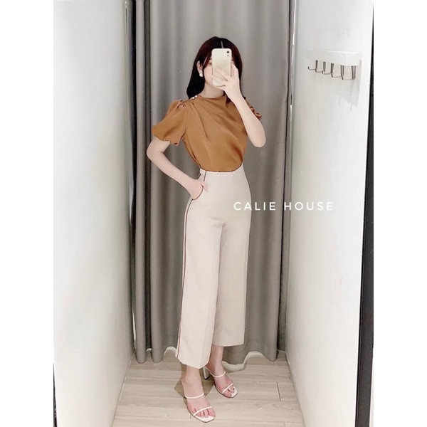Áo sơmi lụa cộc tay nhún vai cúc ngọc