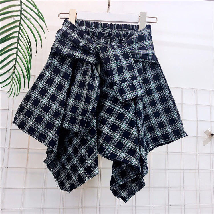 Váy ngắn lưng cao họa tiết caro phong cách Hàn Quốc