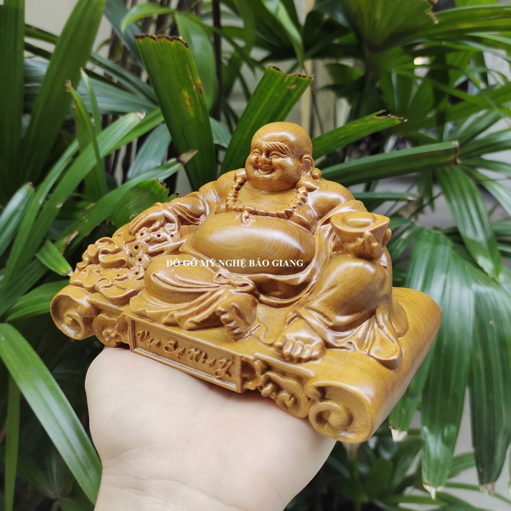 Tượng phật di lặc bằng gỗ để xe ô tô