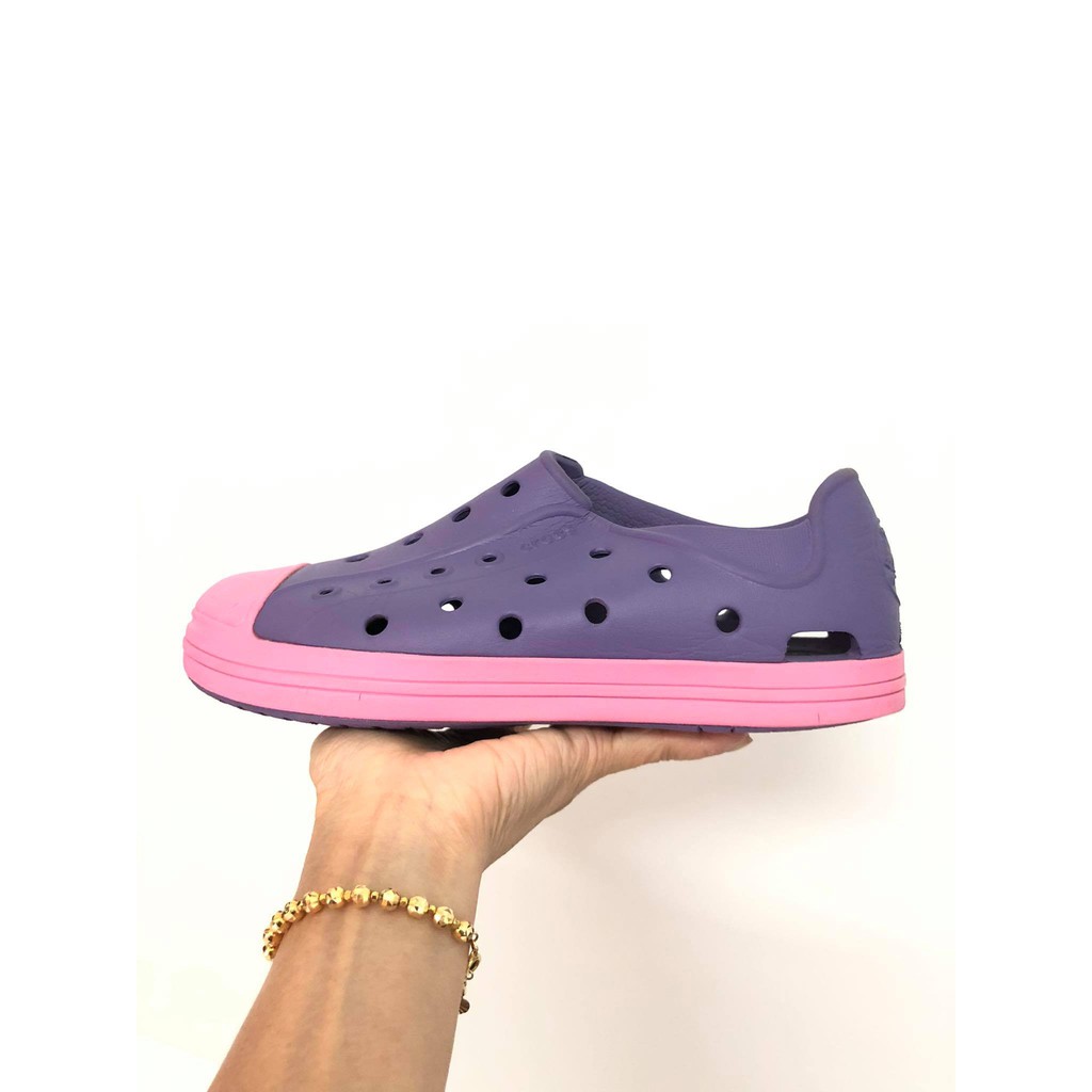 Thanh lý đôi giày lười hiệu Crocs cho bé