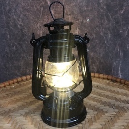 Đèn dầu  bão điện tử  , đèn măng xông chạy pin, Decor trang trí nhà cửa, cắm trại dã ngoại dùng pin.