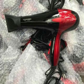 Máy sấy tóc toshiba 2200w đẹp từ kiểu dáng tới chất lượng.........Máy có 2 nút để điều chỉnh tốc độ và chế độ nóng, lạnh