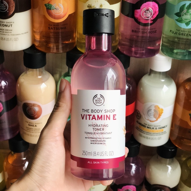 Nước Cân Bằng Dưỡng Ẩm Vitamin E Hydrating Toner 250ML