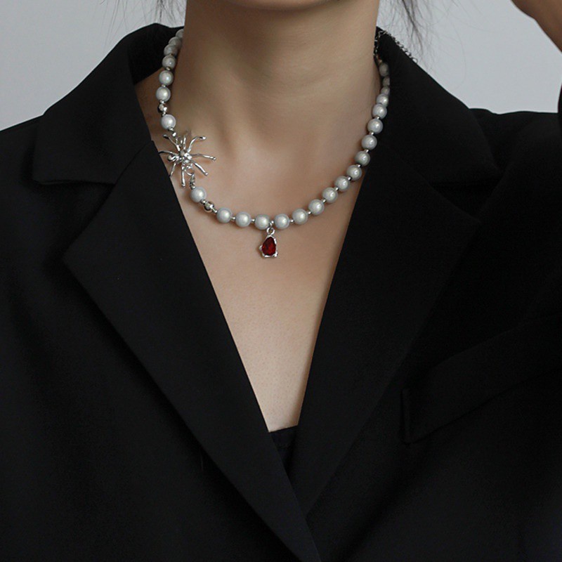 vòng cổ Mặt Hình Giọt Nước Và Nhện Đính Ngọc Trai Phản Quang Sang Trọng