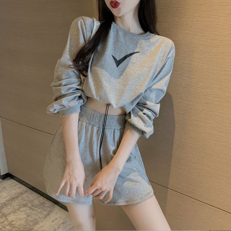 Set Áo Tay Dài Dây Rút Phối Quần Short Lưng Cao Ống Rộng Thời Trang Hong Kong Cá Tính Cho Nữ