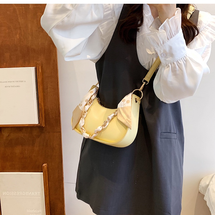 Túi đeo vai IELGY dễ phối đồ thời trang cho nữ