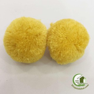 Ba cục bông len màu vàng