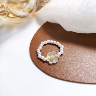 Nhẫn hoa xâu hạt trai xinh xắn