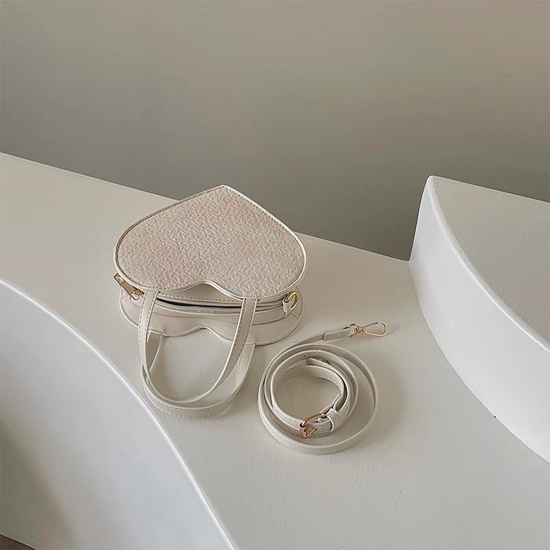 Túi xách trái tim trendy