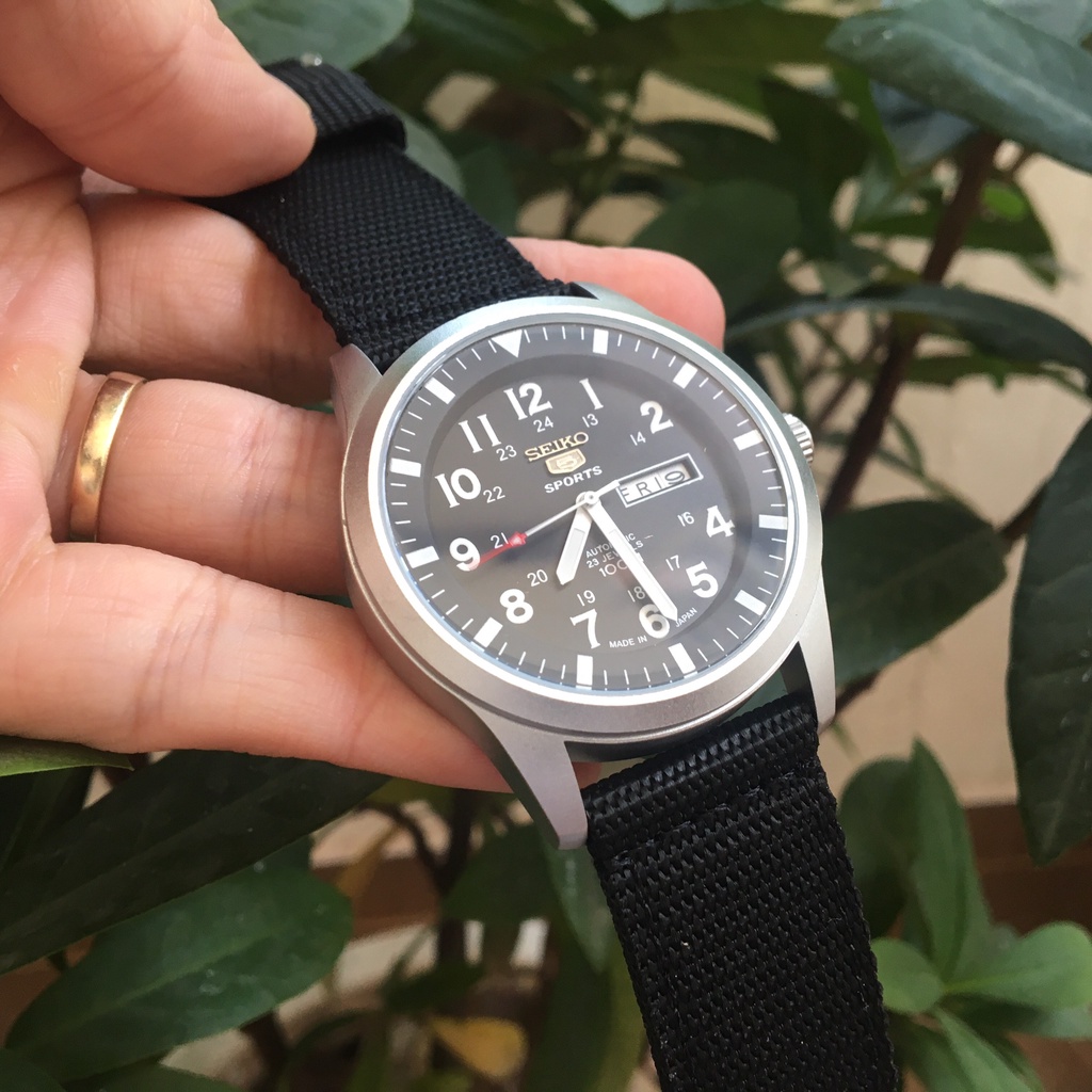 Đồng hồ nam Seiko 5 Quân Đội dây dù