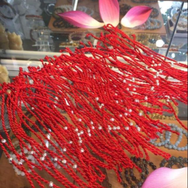 Chỉ đỏ may mắn