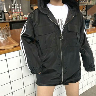 Áo khoác dù 2 lớp túi hộp 3 sọc tay 2 màu đen trắng