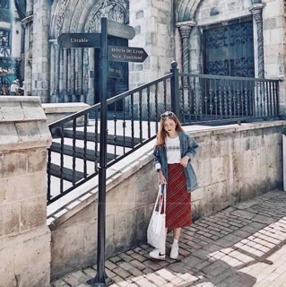 Váy kẻ đỏ caro