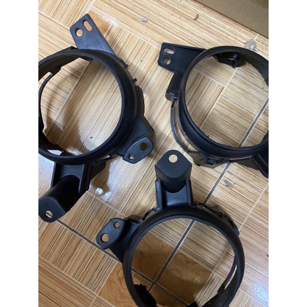 Giá bắt đèn gầm Mazda 2, 3