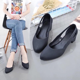 Giày nhựa đi mưa