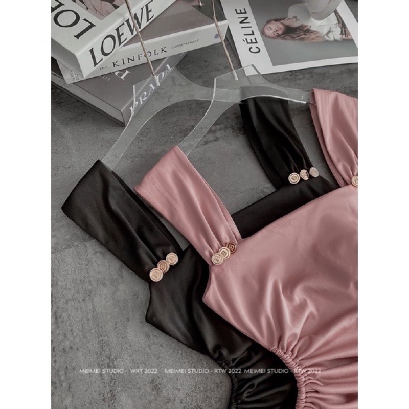 Váy rúm khuy vàng màu đen size M