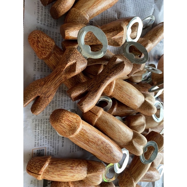 Đồ Khui Nắp Chai Gỗ Dừa thiết kế độc lạ - coconut wood bottle opener