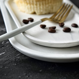 Dĩa gốm sứ hình oval sáng tạo