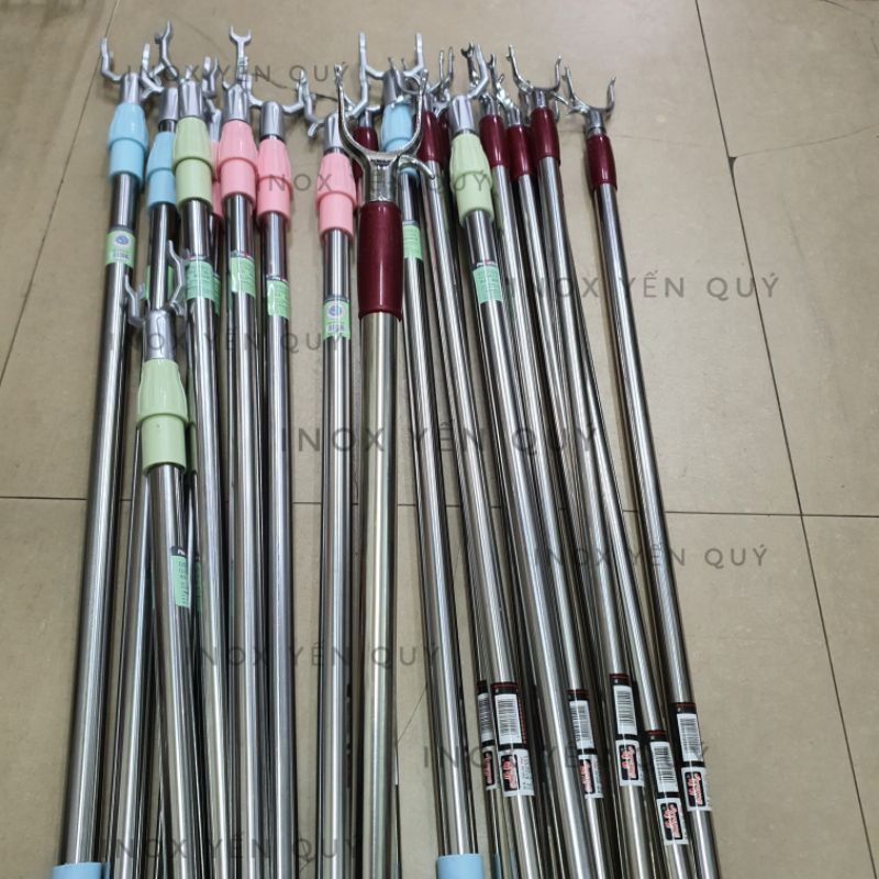Cây lấy đồ trên cao - gậy chọc quần áo rút gọn