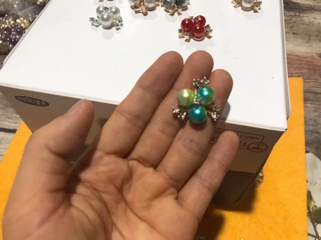 4 hạt center kim loại | BigBuy360 - bigbuy360.vn