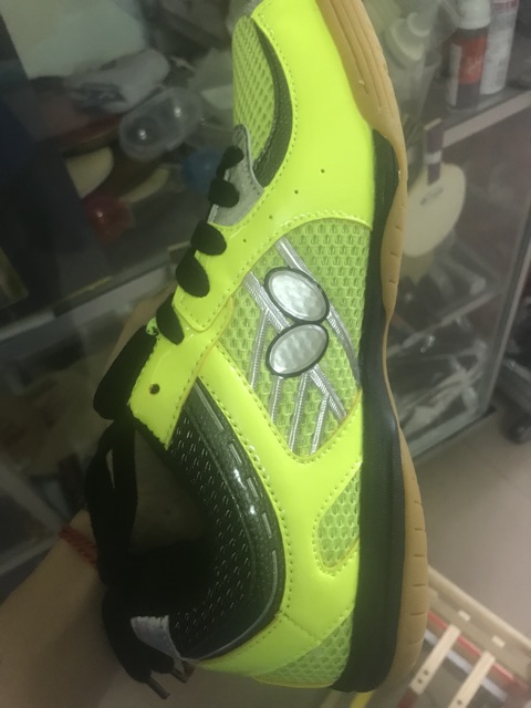 Giày bóng bàn bướm