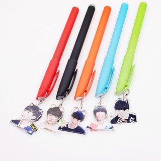 Bút bi có chi tiết chữ ký của nhóm nhạc tfboys độc đáo