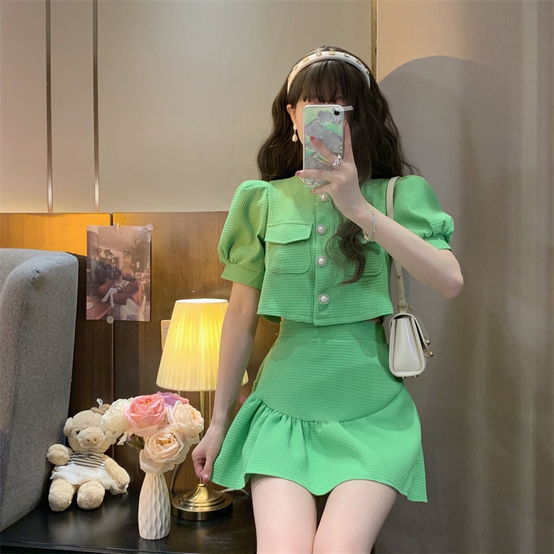 Set áo kẻ sọc tay áo phồng chân váy thời trang phong cách mới