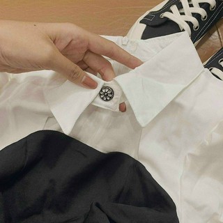 Váy đen phối trắng khoét ngực