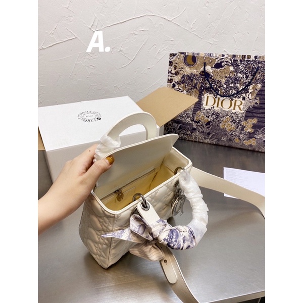 TÚI  LADY 5 Ô DA LÌ KÈM KHĂN KHOÁ BẠC SILVER METAL