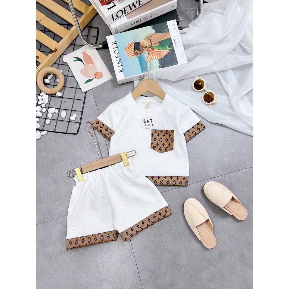 Set LV vân sịn sò phối viền dành cho bé gái đi học đi chơi bao đẹp