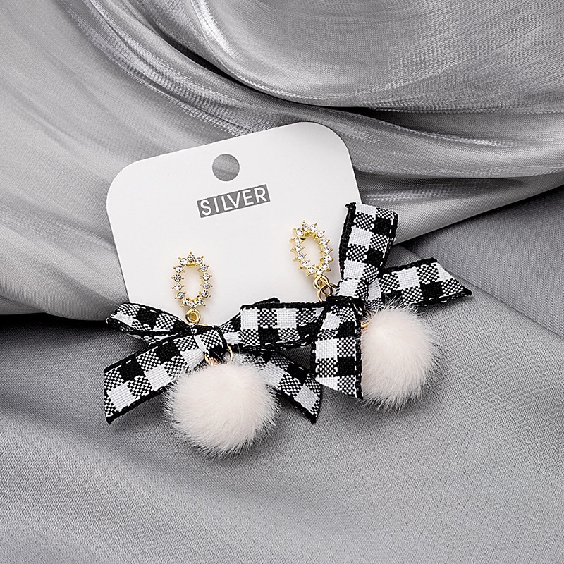 Bông tai mạ bạc S925 dáng dài đính bóng lông thời trang cho nữ