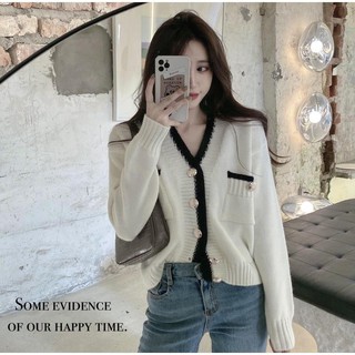 Áo len cardigan phối viền khuy đồng túi ngực