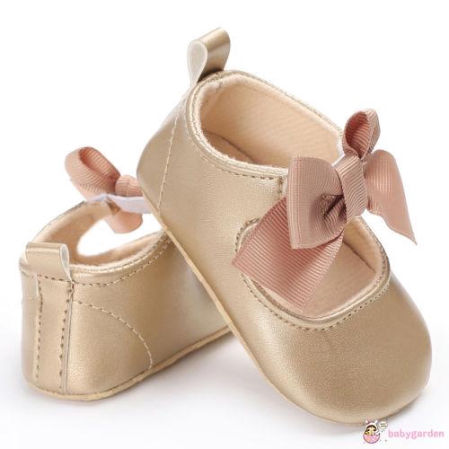 Đôi giày đính nơ xinh xắn dành cho bé gái