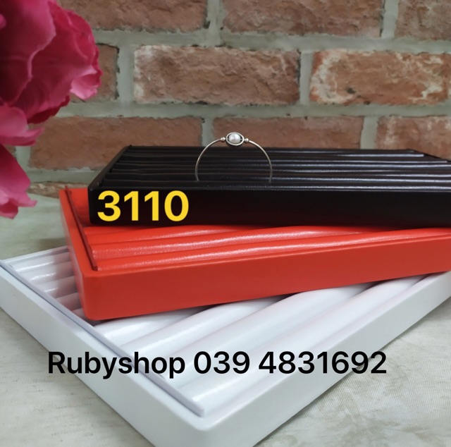 Khay da trưng bày cắm vòng, nhẫn,...