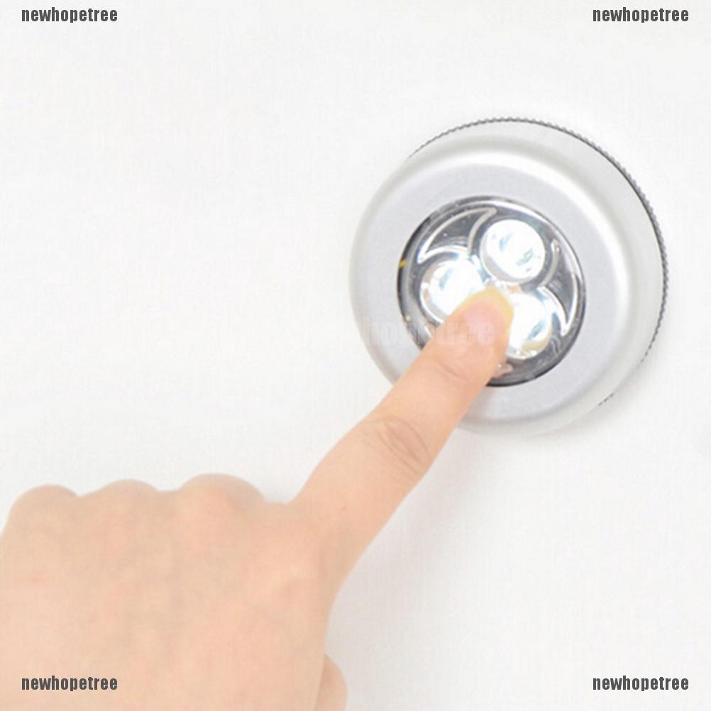 Đèn LED dạng cây sáng 3 bóng dùng năng lượng mặt trời