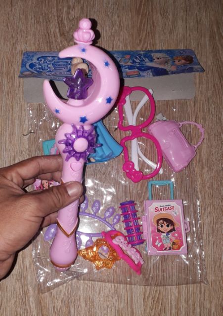 Sét Bộ đồ chơi trang điểm bằng nhựa kèm gậy có nhạc và đèn Led tặng kèm pin