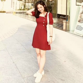 Đầm váy freesize bi đỏ cổ vuông nút dừa