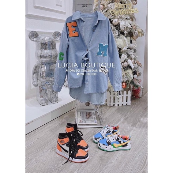 Áo sơ mi jeans phối chữ tay dài