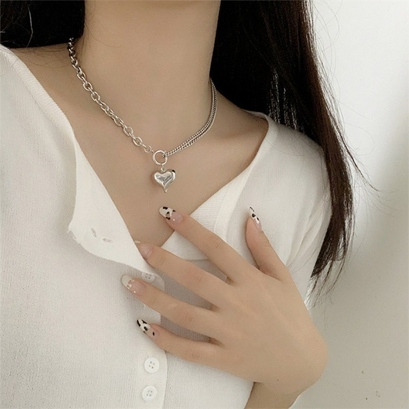Dây chuyền kim loại mặt hình trái tim có vòng tròn nối với dây cho nữ