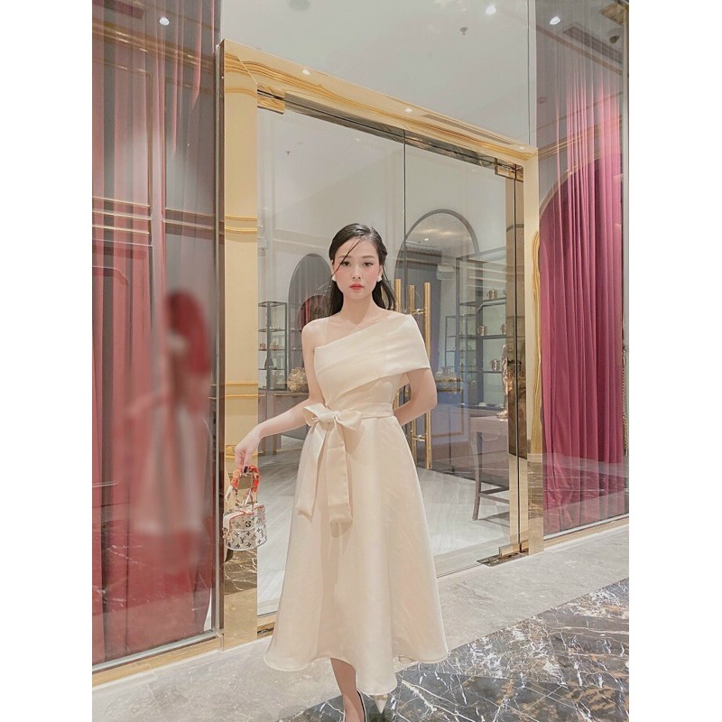 ĐẦM XOÈ LỆCH VAI NƠ