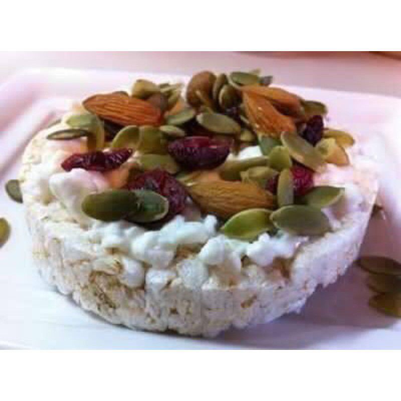 Bánh gạo lứt nguyên hạt HELLORICE gồm gạo lứt huyết rồng gạo lứt yến mạch và gạo lứt tím than | BigBuy360 - bigbuy360.vn