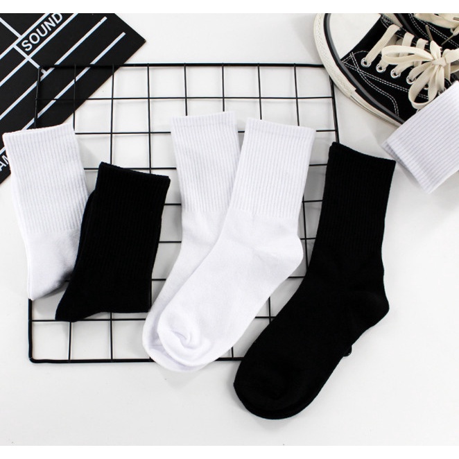 Vớ cotton Trắng Đen cao cổ Nam Nữ phong cách đơn giản, thể thao, năng động.