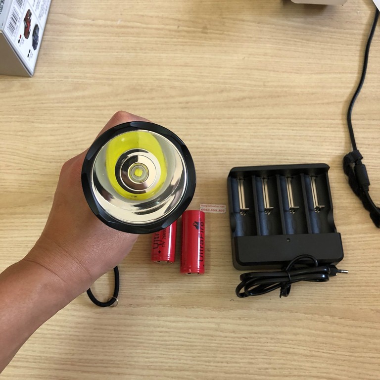 Đèn pin siêu sáng Ultrafire P50 dùng 2 pin to, bóng led 30w siêu siêu sáng –