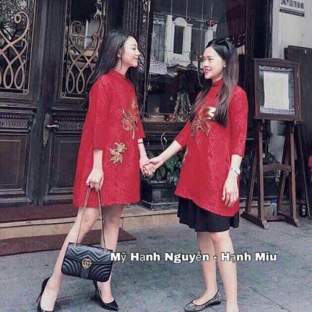 Áo dài gấm cách tân biểu tượng cá chép vàng may mắn , an lành về sẵn đẹp lung linh nà 😍 chất liệu vải gấm hoa