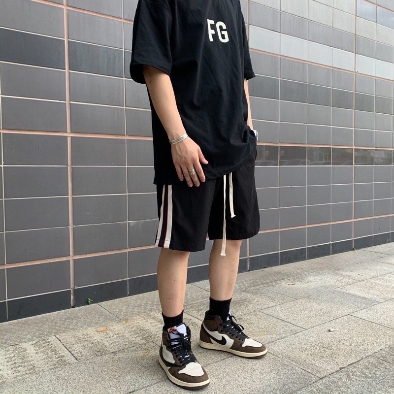 Quần short nam kẻ sọc unisex chất liệu cao cấp, thoáng mát, không bai xù cho mùa hè | BigBuy360 - bigbuy360.vn