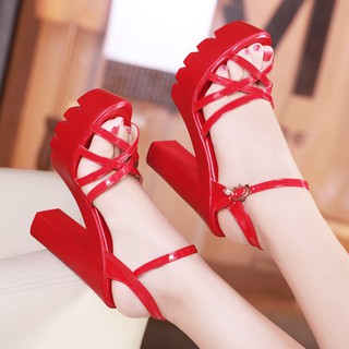 Giày Cao Gót Màu Đỏ Sang Trọng Cho Cô Dâu